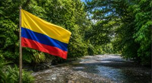Quebrada La Cristalina, en la Serranía de las Quinchas. Imagen editada.