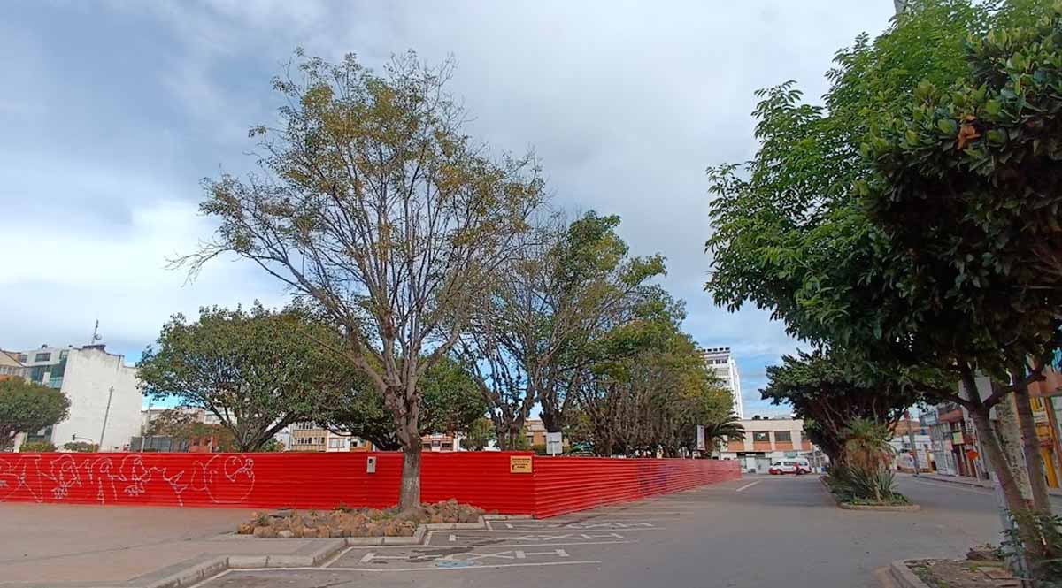 La Alcaldía de Sogamoso inició las obras de construcción del edificio administrativo y Corpoboyacá autorizó la tala de 29 árboles. Imagen: entreojos.co